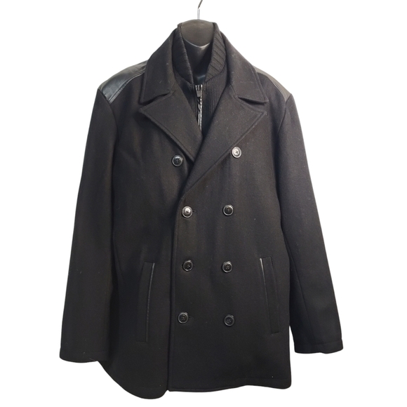 Great pre-owned condition.Black color.Wool blend.Double breasted.Size: XLP
